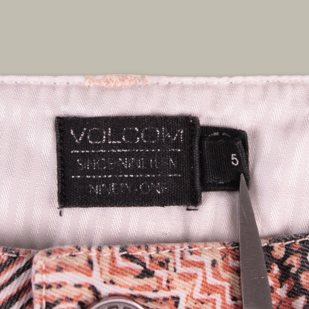 Volcom Boho Geometric Aztec Tribal Print Chino Shorts Size 5 Low Rise Stretch - Picture 3 of 8
